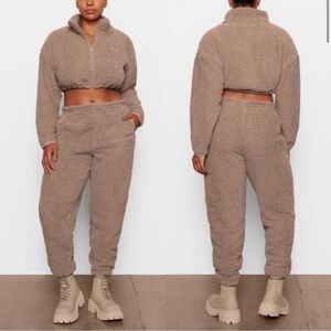 SKIMS Teddy Drawstring Jogger Pants in Desert Sz M